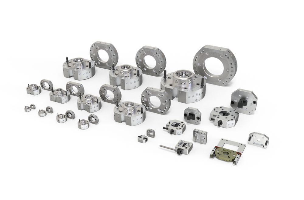 ツールチェンジャー全ラインナップの集合写真。全16機種。